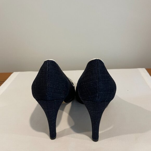 Liz Claiborne Navy Linen Pumps with White Leather Piping and Bow - Picture 3 of 6